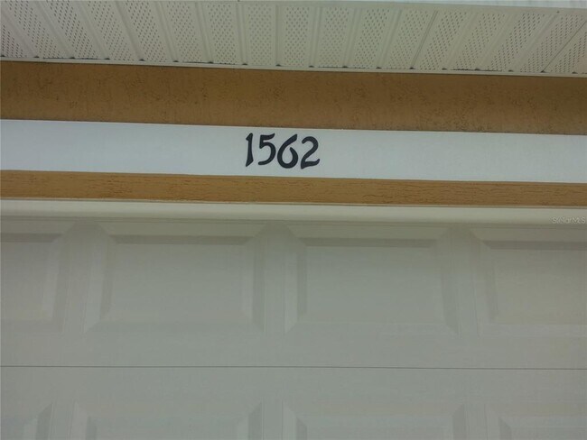 Building Photo - 1562 Schaub Ave