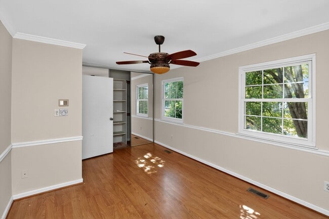 Building Photo - Ideal Rental: 3BR/2.5BA with Washer/Dryer, Parking & Pool Access