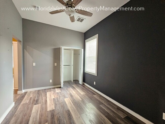 Building Photo - ADORABLE 2 BEDROOM/1 BATH COTTAGE! BRADENTON! ANNUAL LEASE!