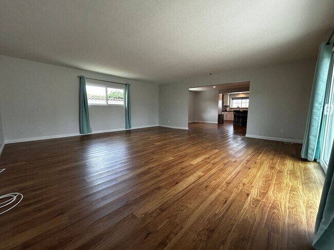 Building Photo - Beautifully Remodeled 3-Bedroom Home for Lease in a Highly Desirable Neighborhood