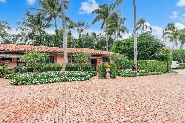 Building Photo - 226 Chilean Ave