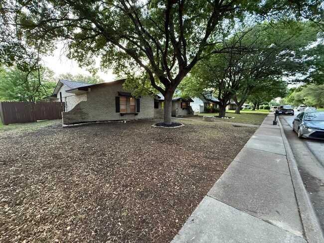 Building Photo - 1221 Holt Ave