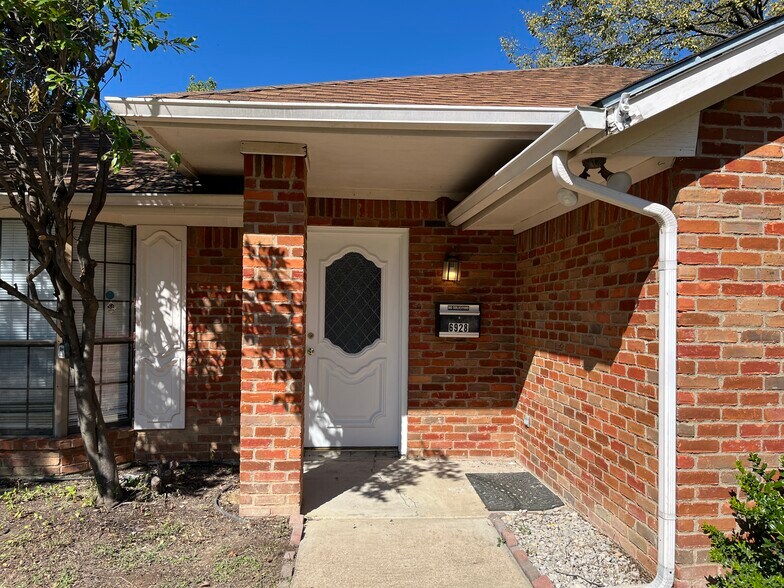 Building Photo - 6928 Walling Ln