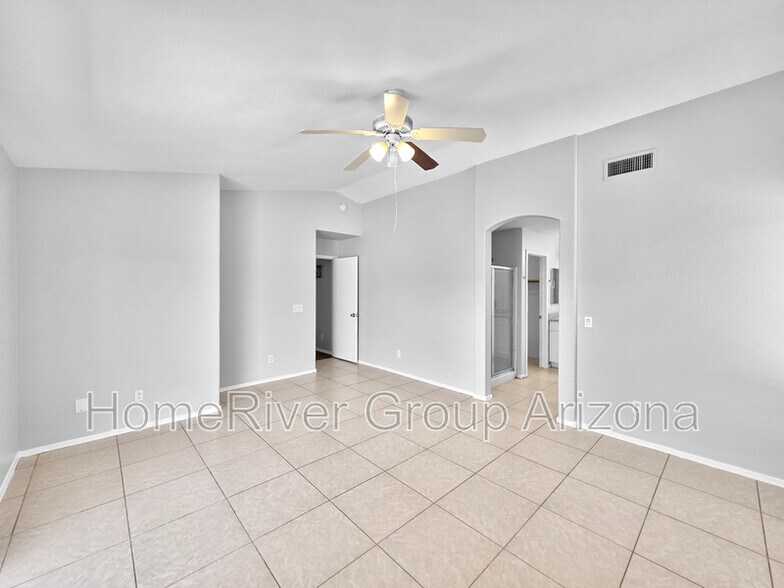 Building Photo - 8942 W Holly St