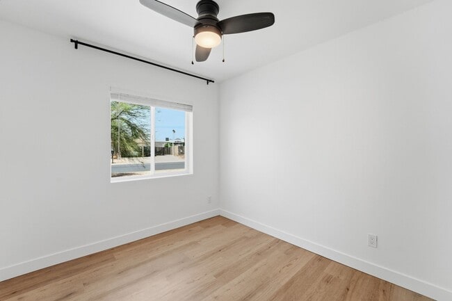 Building Photo - Discover this beautifully renovated 3-bedroom, 2-bath home in Mesa, AZ!