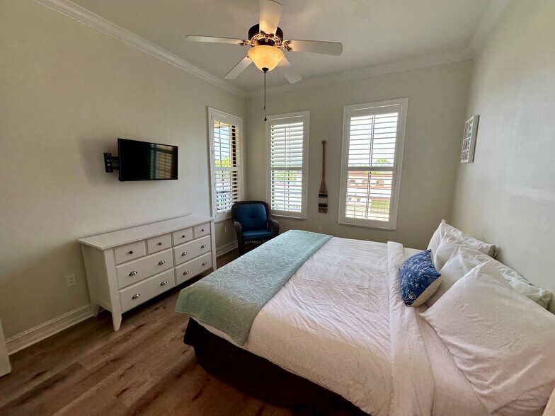 Building Photo - 13941 Clubhouse Dr