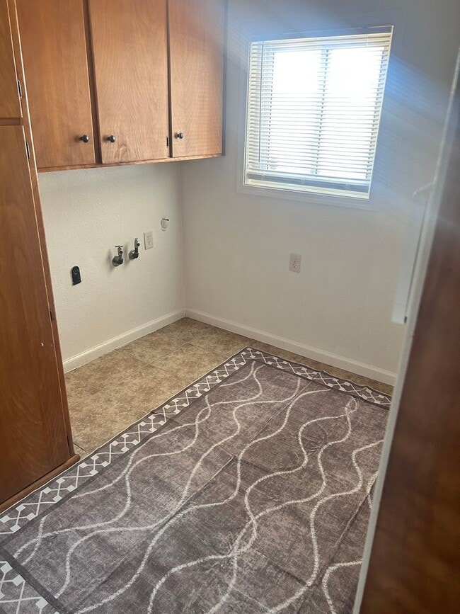 Building Photo - Charming 4 Bedroom/2 Bath Home in Modesto Ca