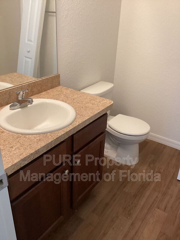 Building Photo - 517 Marion Oaks Manor