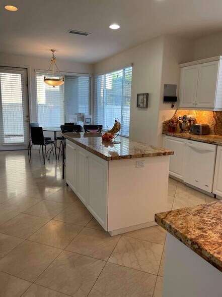 Building Photo - 31 Ledgewood Dr