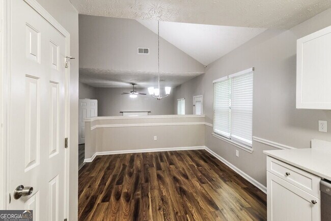Building Photo - 1455 Pebble Ridge Ln