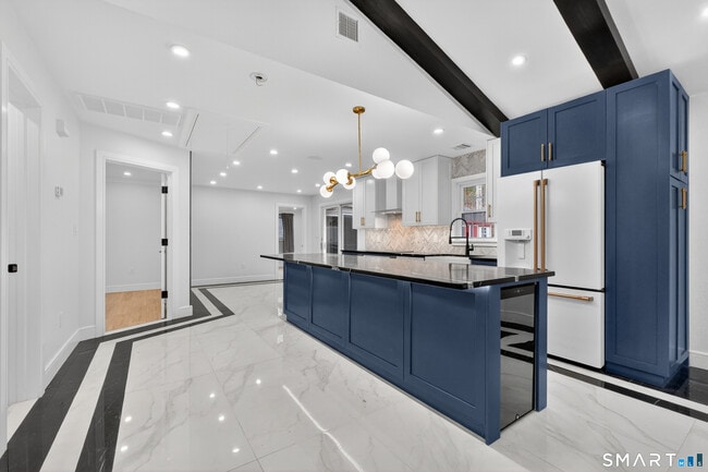 Building Photo - 6 Brighton St