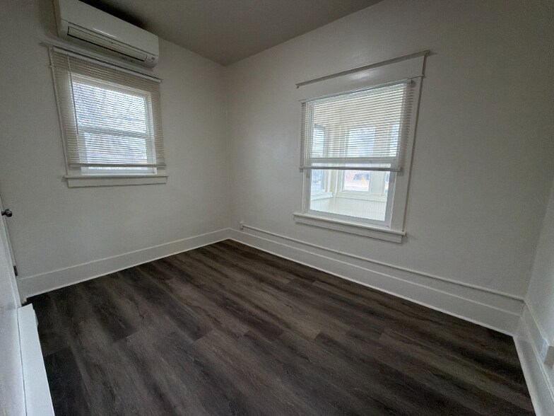 Building Photo - 1123 14th Ave