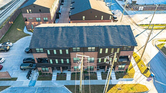 Building Photo - 2830 Addison Park Ln