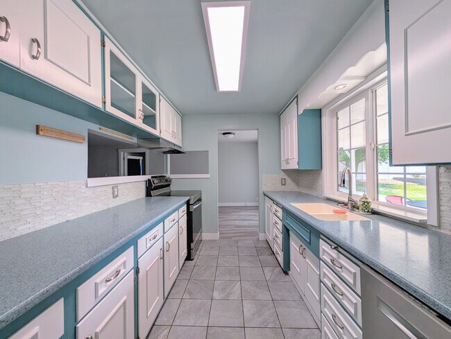 Building Photo - Refined 4BR House + private office, EV, ga...