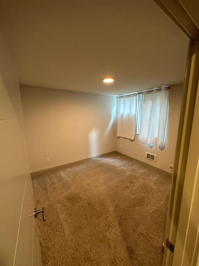 Building Photo - Beautiful high end home in Ballard fir Rent!
