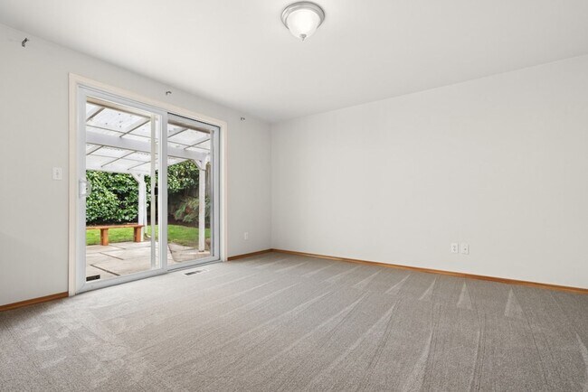 Building Photo - 3Bd/1.75Ba Bellevue House