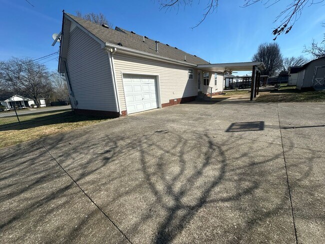 Building Photo - 2302 Medford Campbell Blvd