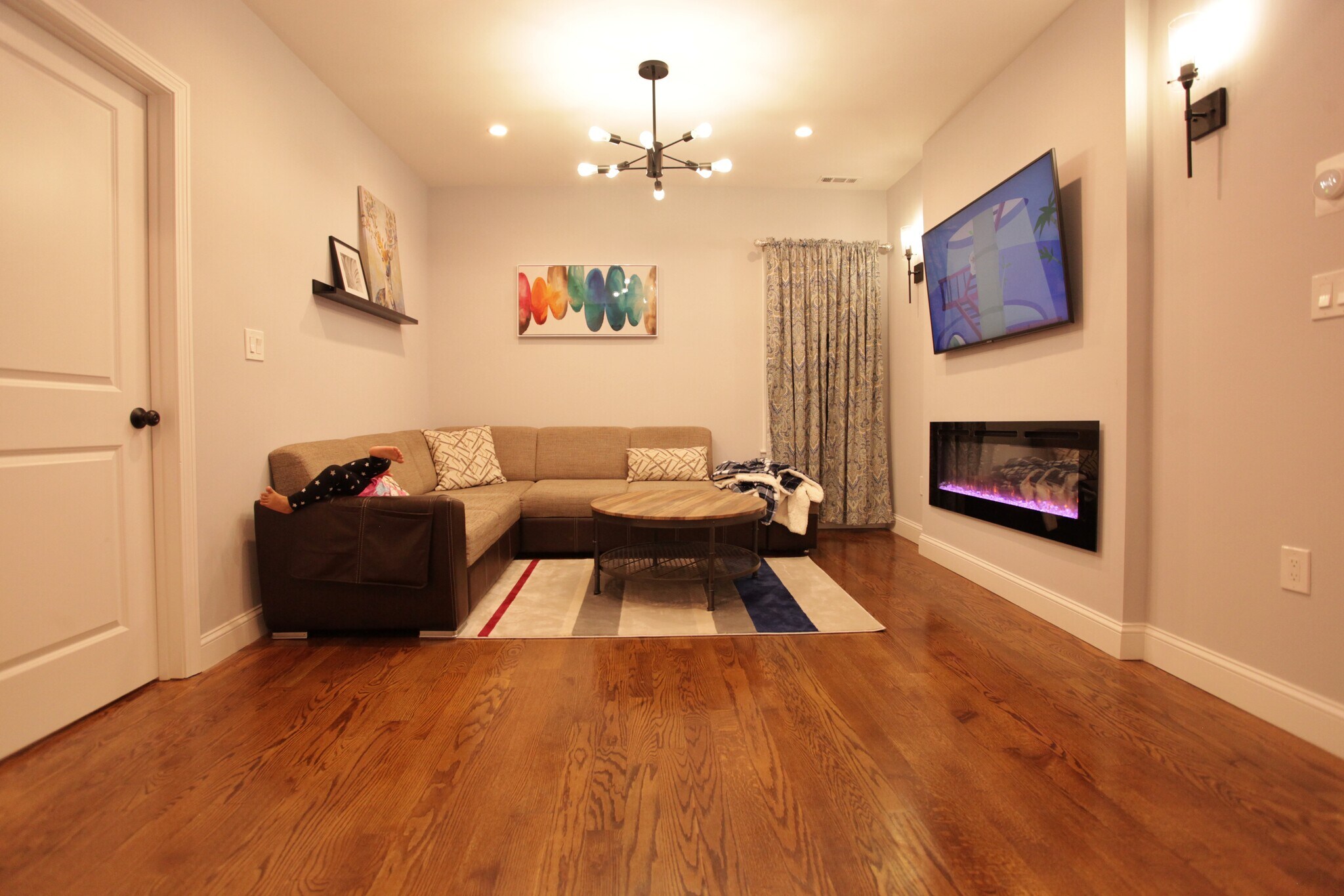 Building Photo - 289 Main St