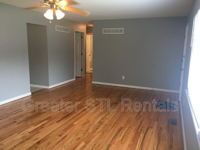 Building Photo - 13 Griffin Dr