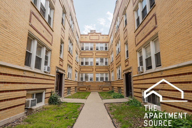 Building Photo - 4409 N Kenneth Ave