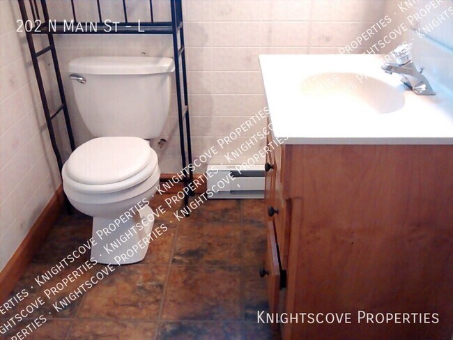 Building Photo - 202 N Main St