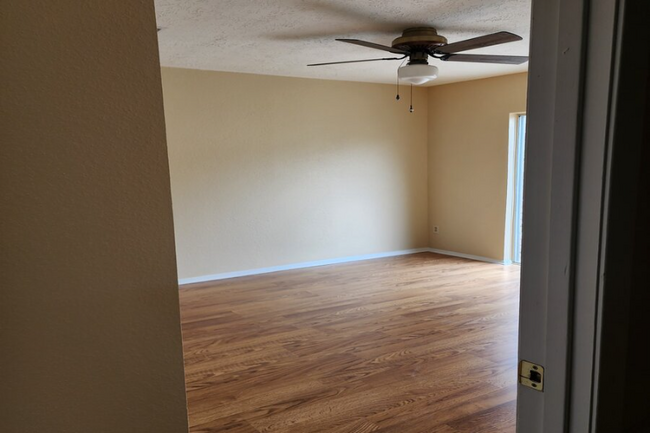 Building Photo - 3864 Laura Leigh Dr