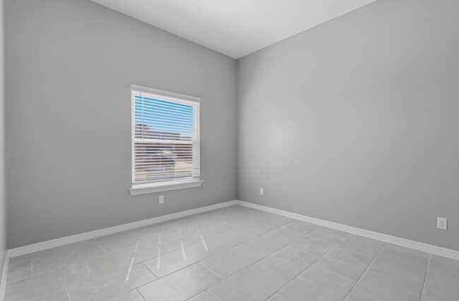 Building Photo - 941 Gulf Streams Ave