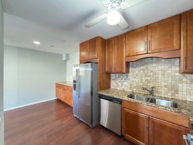 Building Photo - 701 Elm Pl