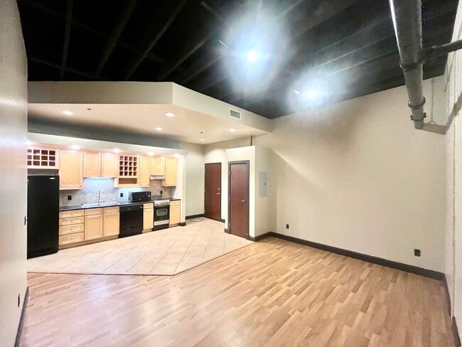 Building Photo - Beautiful Loft in Downtown Springfield