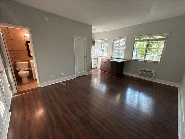 Building Photo - 1007 Pennsylvania Ave