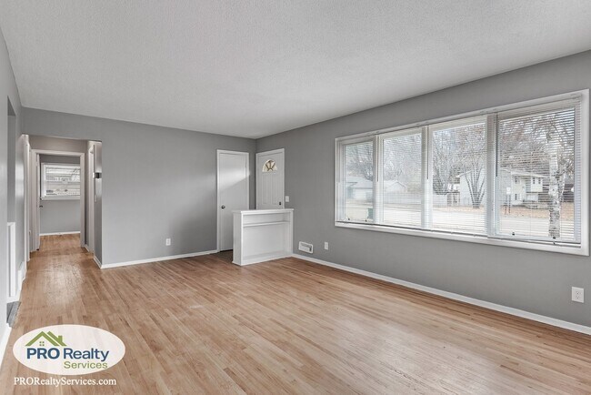 Building Photo - 3 Bedroom House