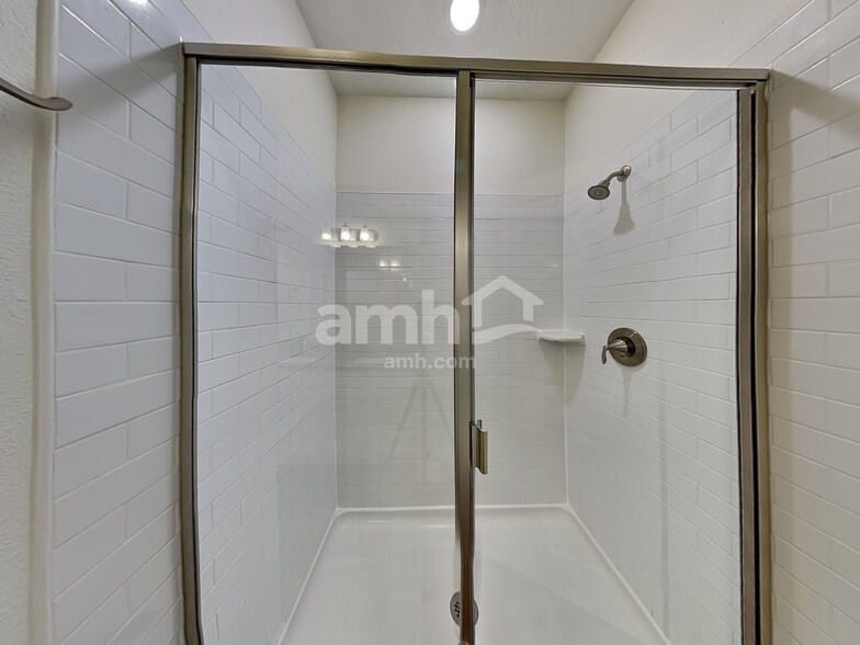 Building Photo - 6607 Hidden Rose Pl