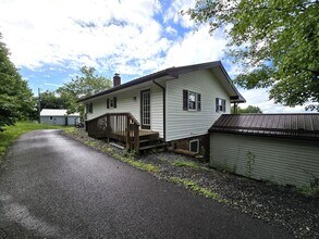 Building Photo - Open Space Upper Unit in Crumpler NC