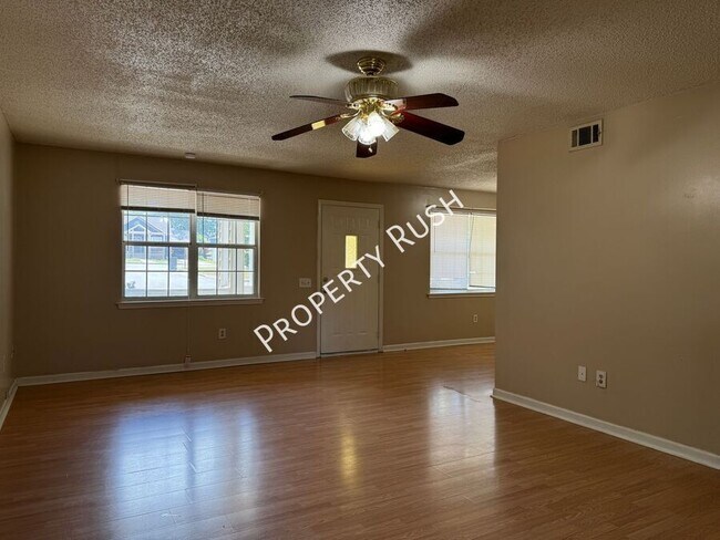 Building Photo - 1620 Hickory Pl