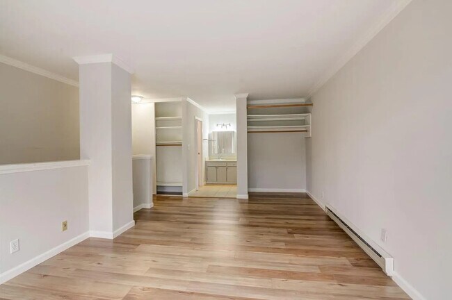 Building Photo - 355 Half Moon Ln