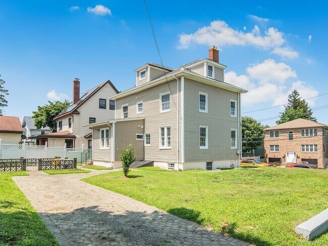 Building Photo - 70 Normandy Rd