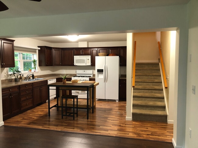 Building Photo - 145 Eden Way