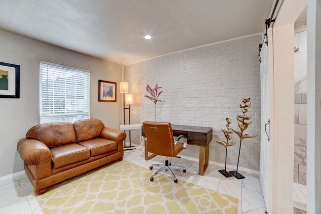 Building Photo - Fully furnished condo unit - all bills paid