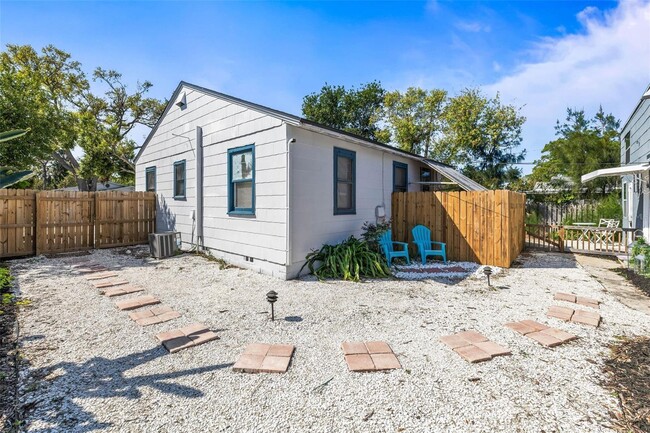 Building Photo - 2867 12th Ave N