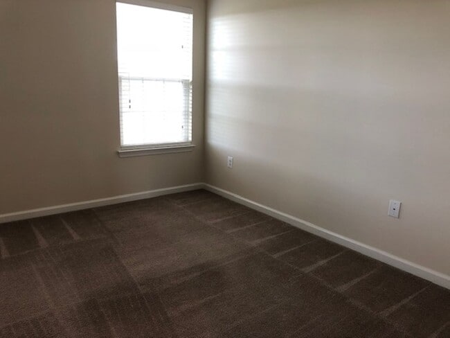 Building Photo - 3 Bedroom Townhome in Waynesboro!