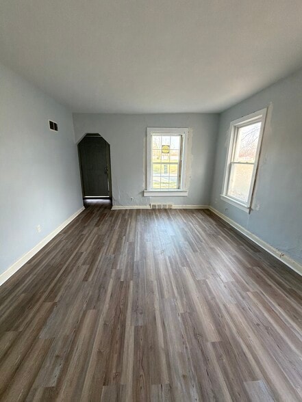 Building Photo - 730 N 74th St