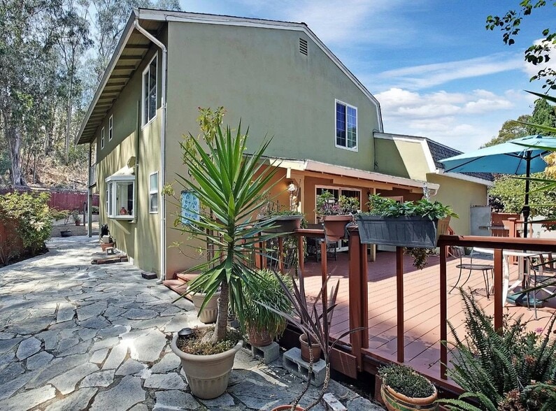 Building Photo - 405 Cunningham Way