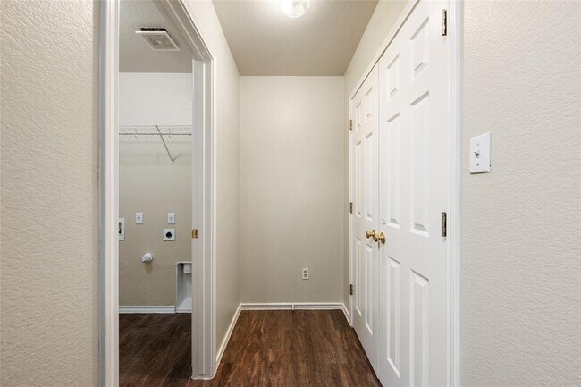 Building Photo - 4009 Veiled Falls Dr