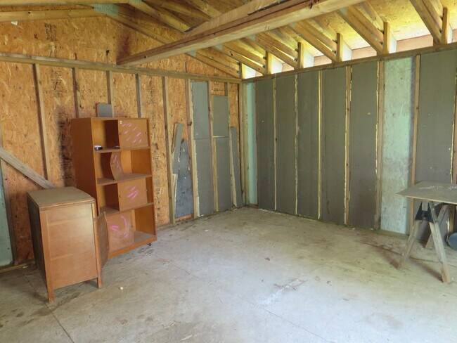 Building Photo - 324 2nd St