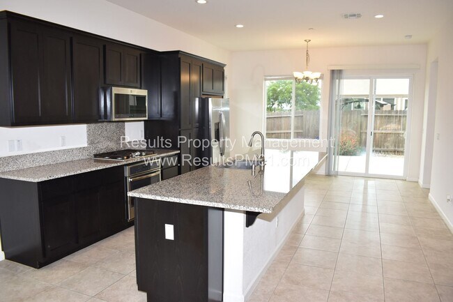 Building Photo - Lovely upgraded Four bedroom w Loft