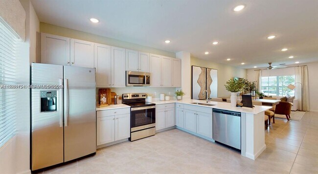 Building Photo - 10241 SW Newberry Ave