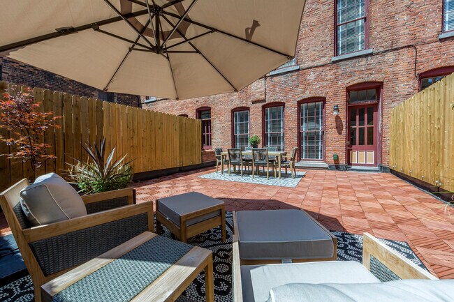 Building Photo - 227 W Fayette St