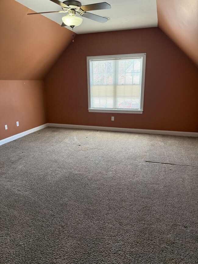 Building Photo - Large 4 Bedroom Home in Glen Allen