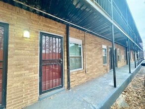Building Photo - 139 N Claybrook St