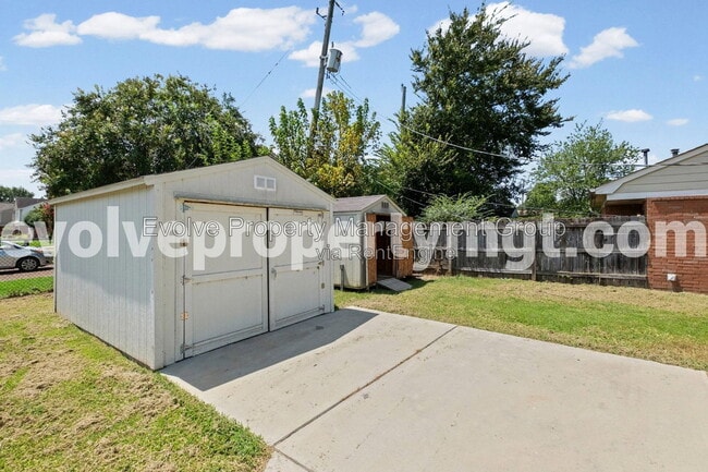 Building Photo - 8363 Creek Front Dr